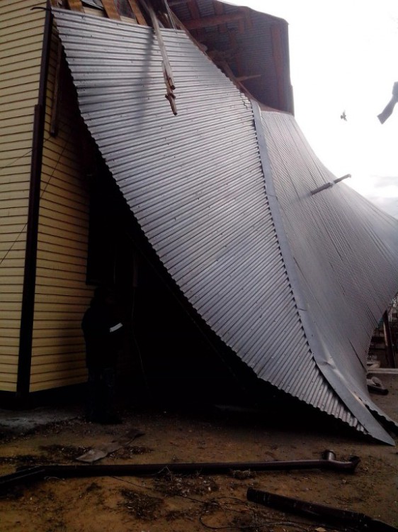 УРАГАН СЕРЕЖКА ПОИГРАЛ НЕМНОЖКО2041